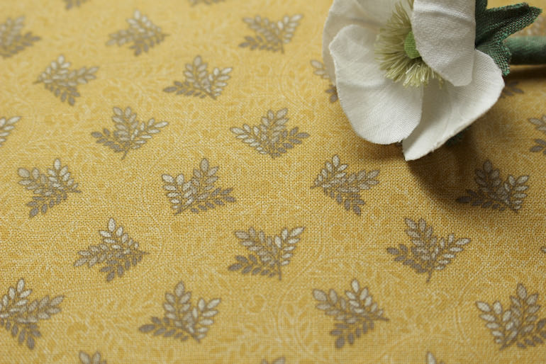 ウインズクーム リーフ柄小紋<br>
イエロー